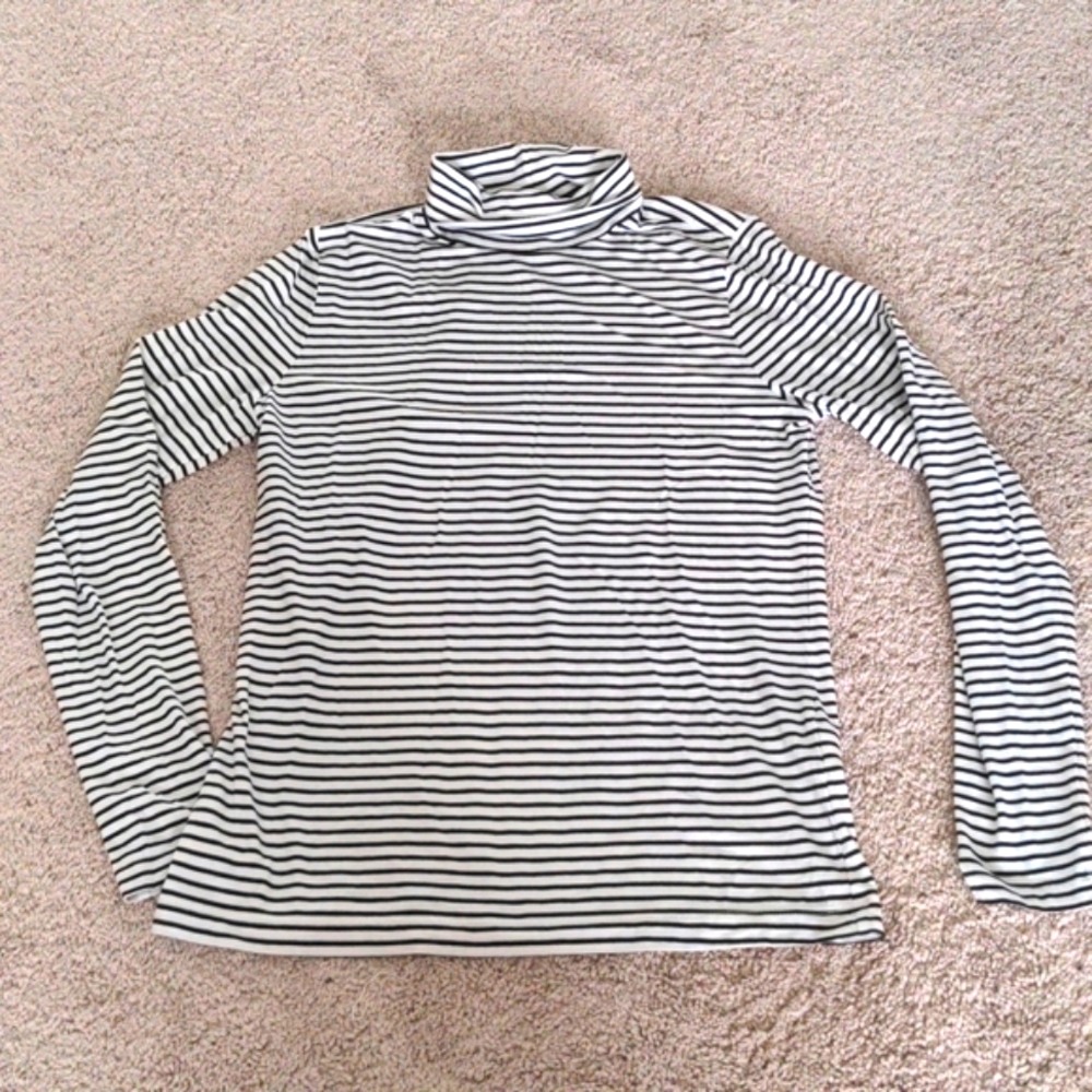Banana Republic long sleeve black and white striped cotton turtle neck T-shirt
